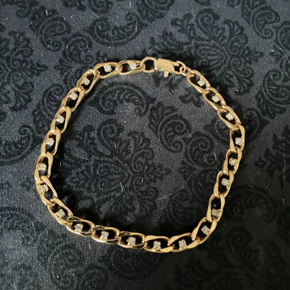 Gold Link Chain Bracelet with "Diamonds" - Picture 4 of 5